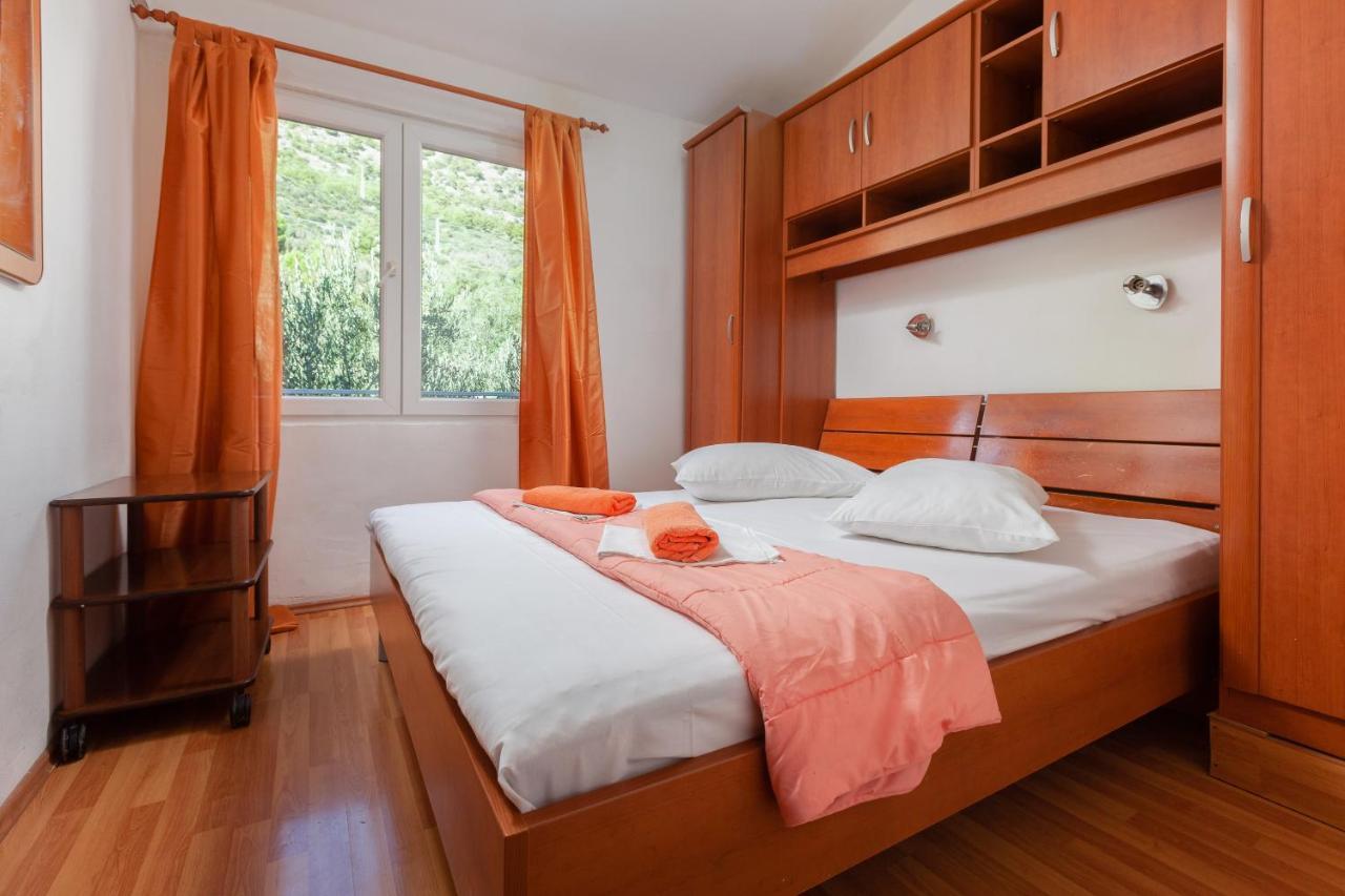 Apartments By The Sea Igrane, Makarska - 310 Екстериор снимка