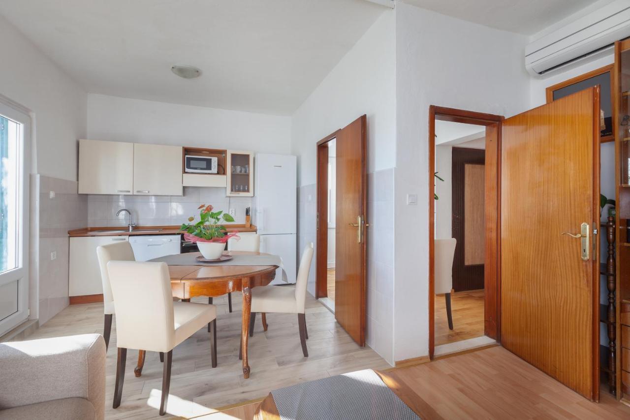 Apartments By The Sea Igrane, Makarska - 310 Екстериор снимка