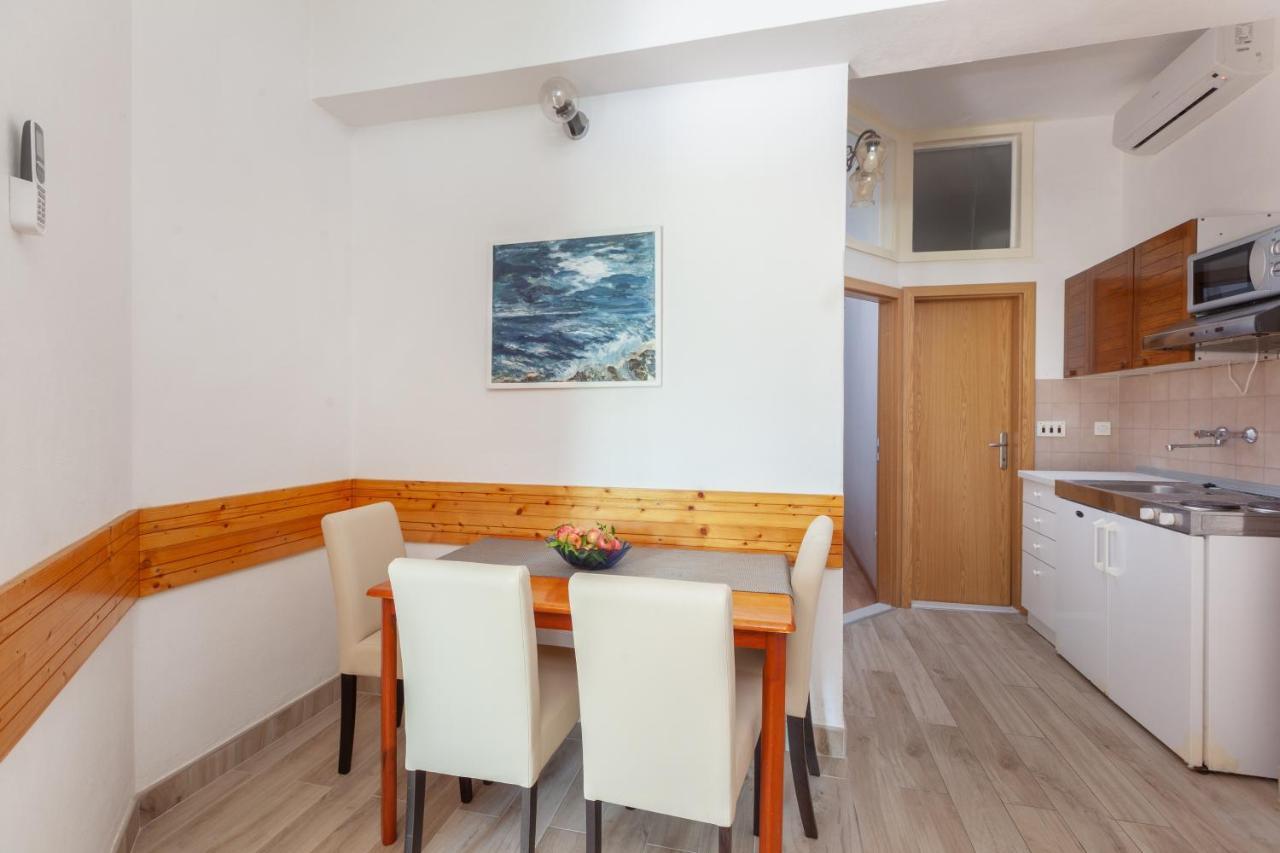 Apartments By The Sea Igrane, Makarska - 310 Екстериор снимка