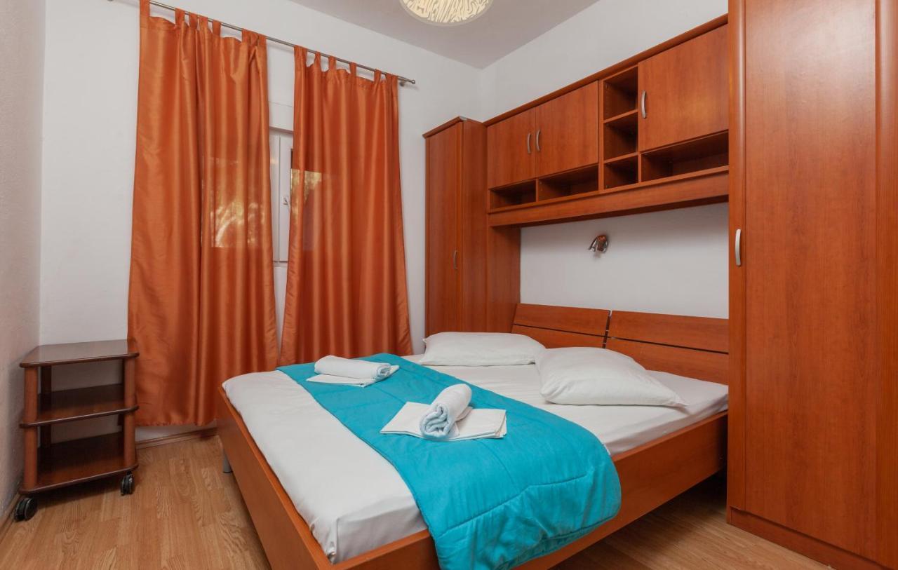 Apartments By The Sea Igrane, Makarska - 310 Екстериор снимка