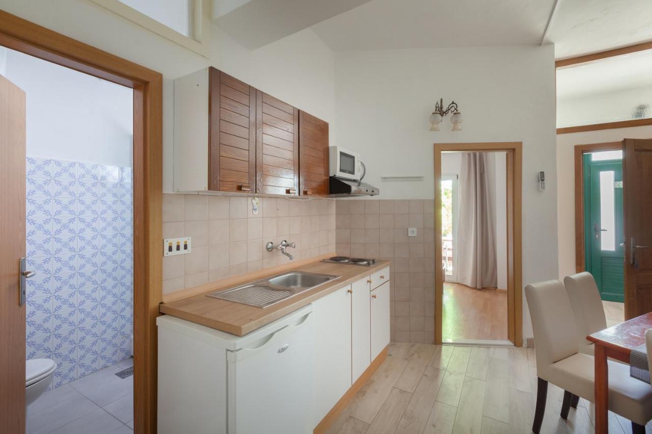 Apartments By The Sea Igrane, Makarska - 310 Екстериор снимка